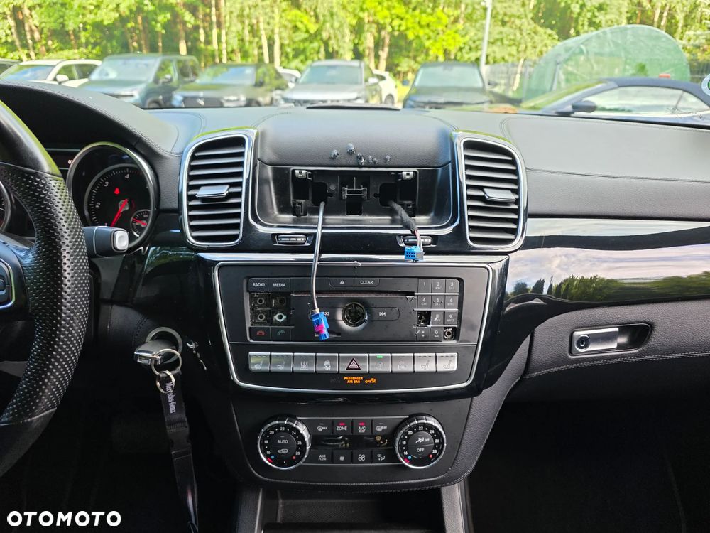 Mercedes-Benz GLS - 27