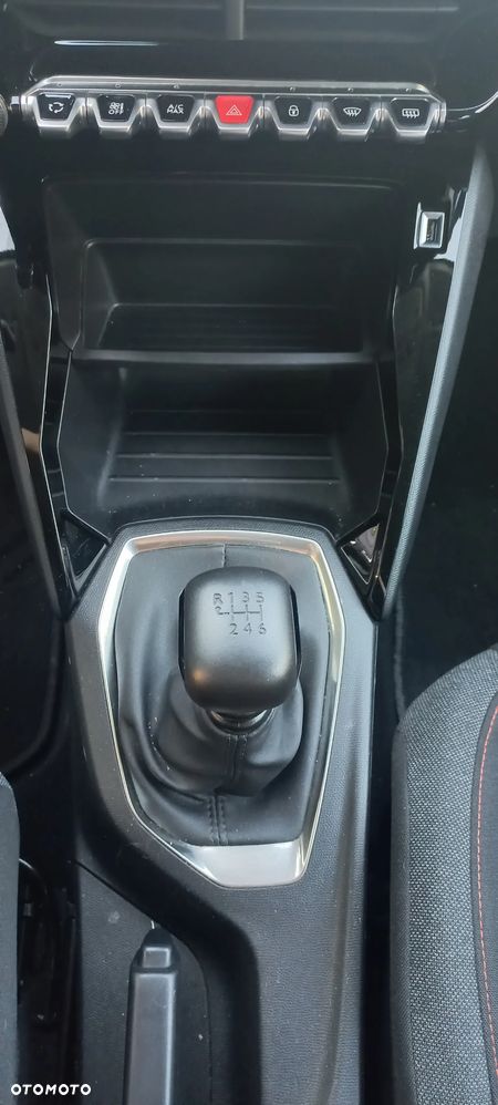Peugeot 208 1.2 T Allure S&S - 17