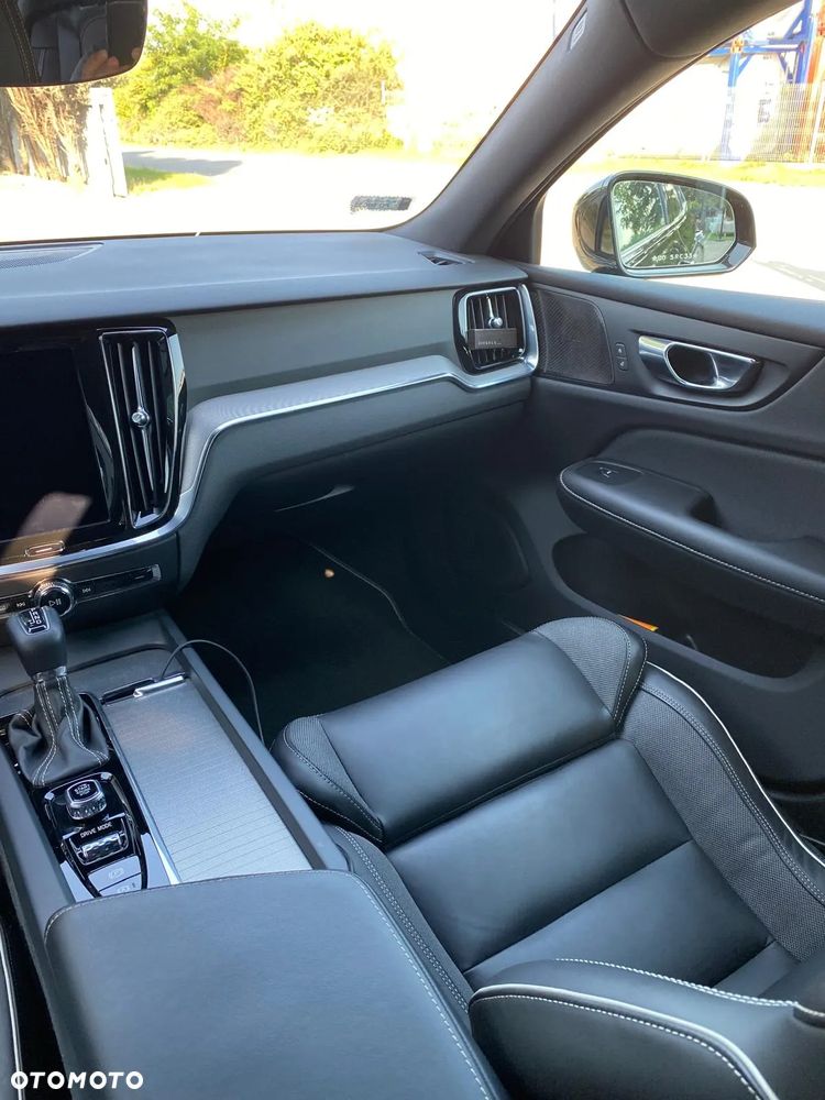 Volvo S60 T4 R-Design - 9