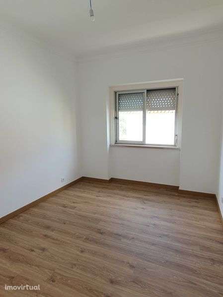 Andar de Moradia com garagem e quintal - Grande imagem: 5/12