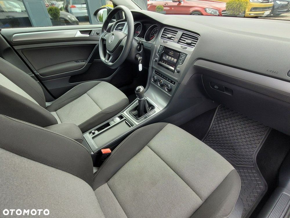 Volkswagen Golf - 18