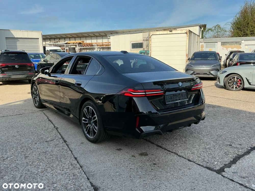 BMW Seria 5 2024 photo 4
