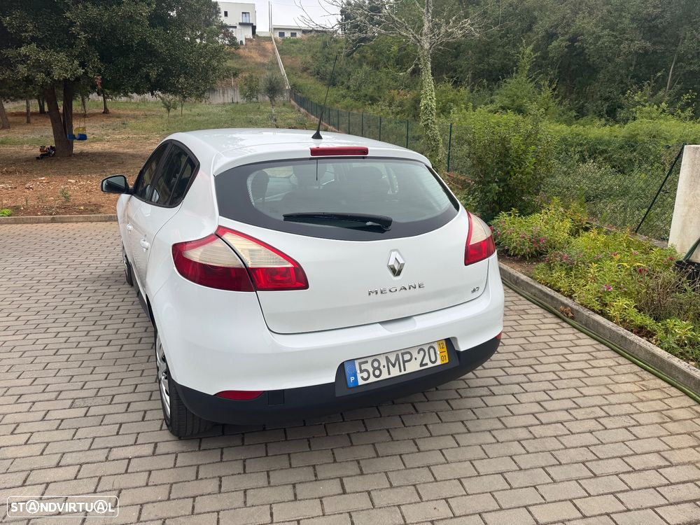 Renault Mégane 1.5 dCi Dynamique - 4
