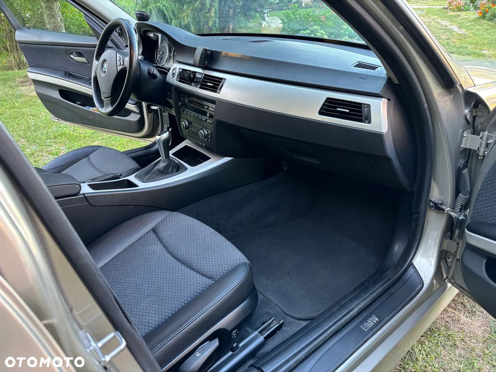 BMW Seria 3 318d - 20