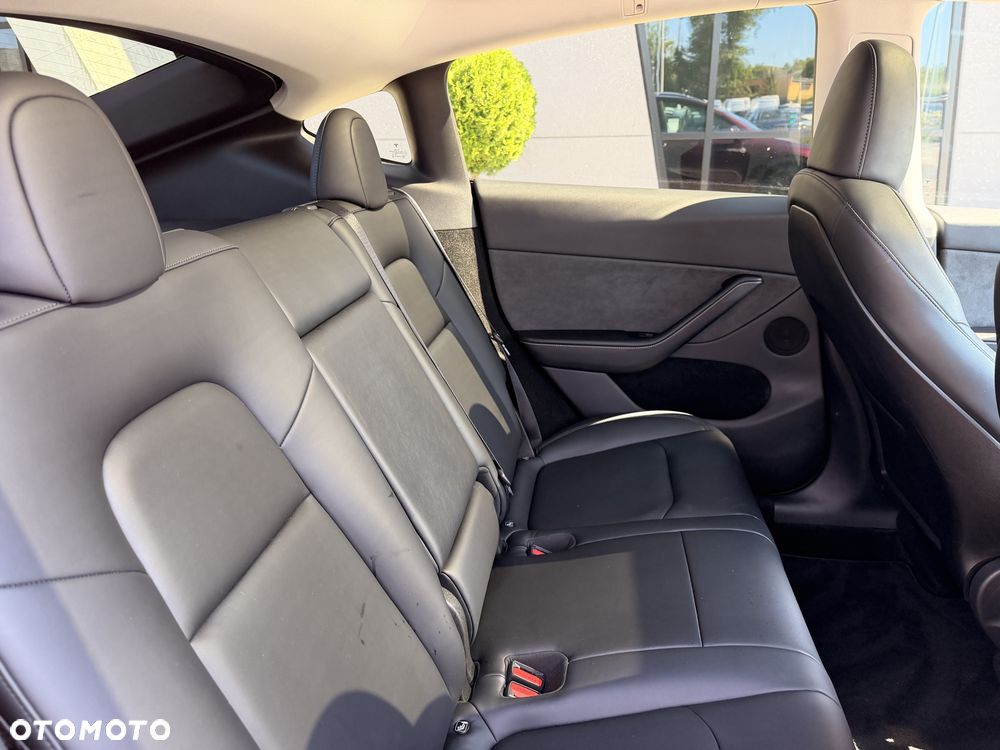 Tesla Model Y Long Range AWD - 9