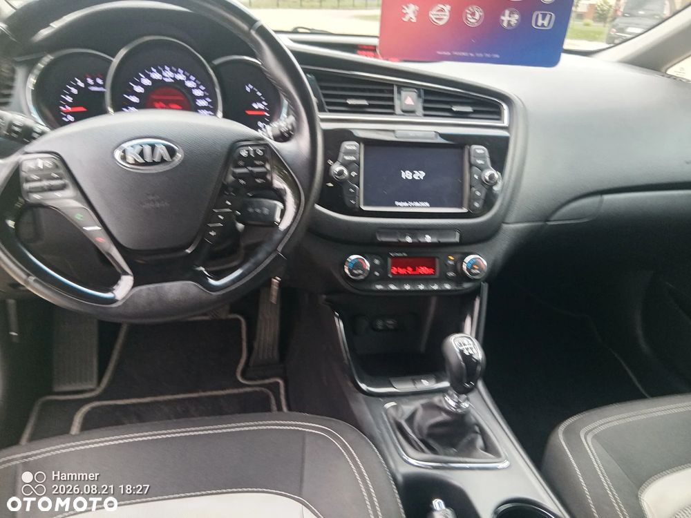 Kia Ceed 1.6 CRDi 136 ISG Edition 7 - 22