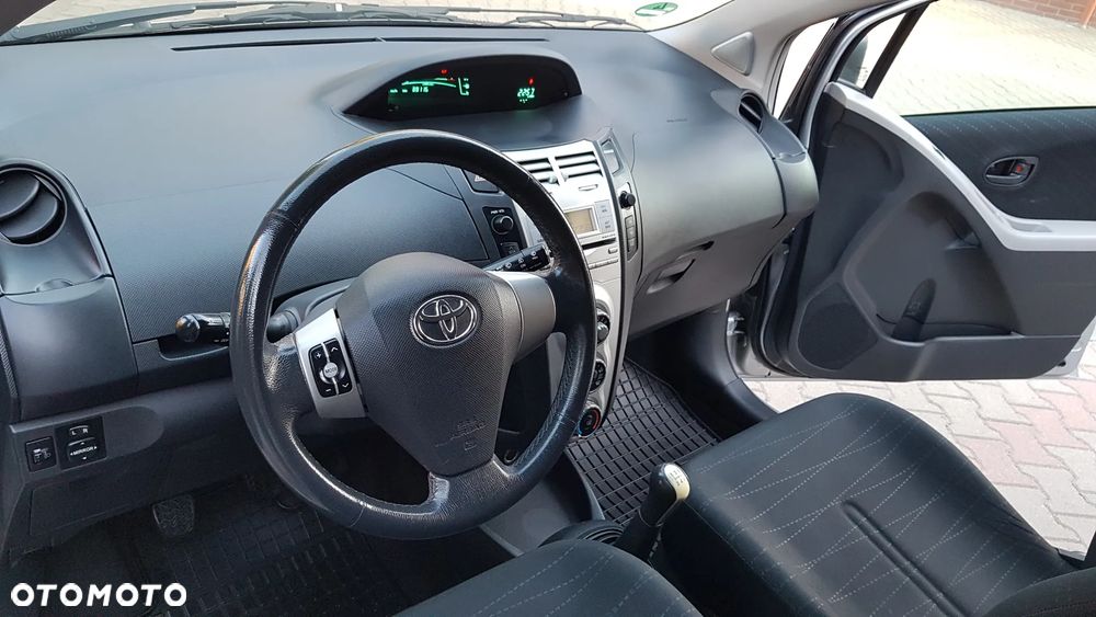 Toyota Yaris 1.3 Luna Premium - 27