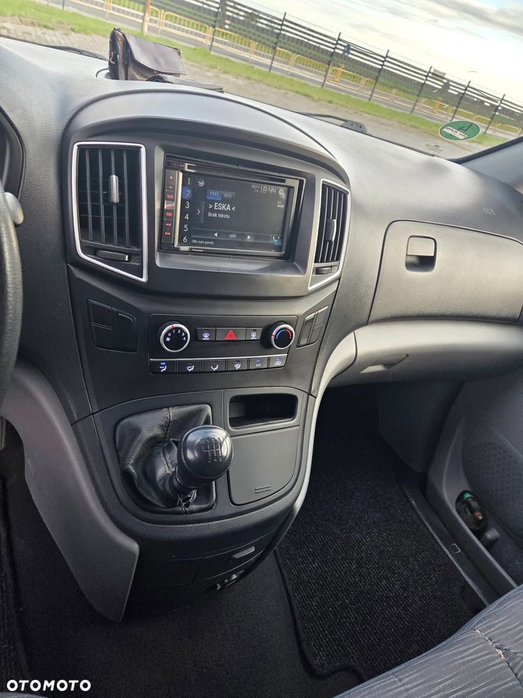 Hyundai H-1 Starex - 4