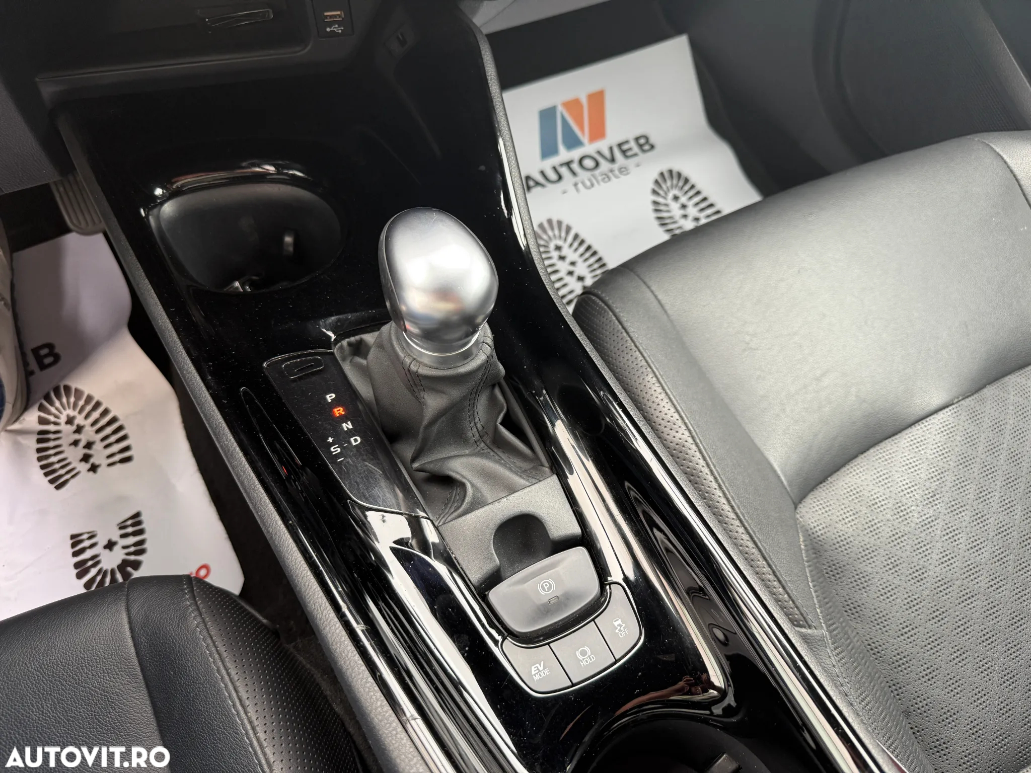 Toyota C-HR 2.0 HSD 184 CP 4x2 CVT Style - 12