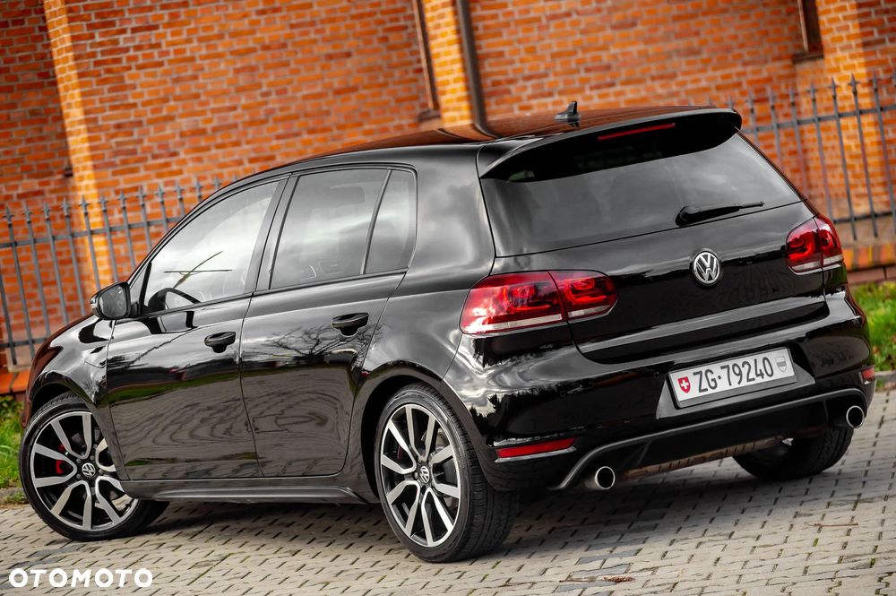 Volkswagen Golf 2.0 GTI DSG adidas - 13