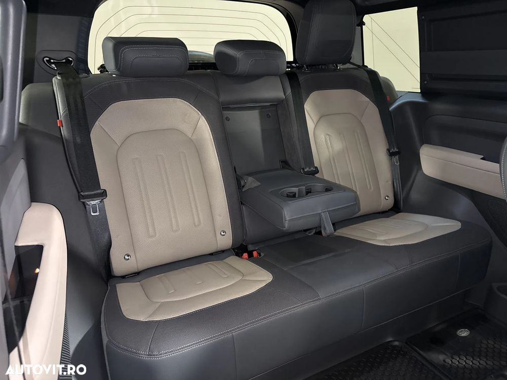 Land Rover Defender - 13