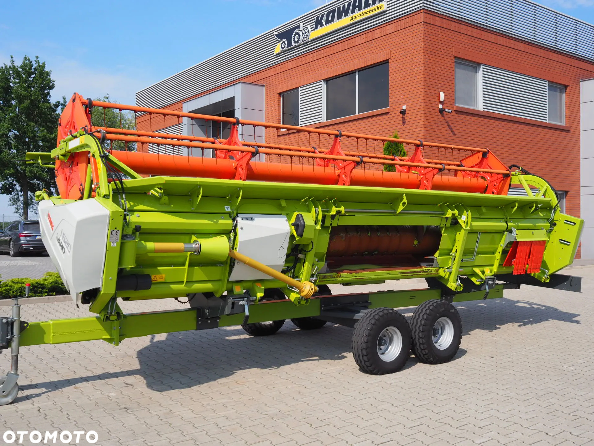 Claas Tucano 440 + V620 - 12