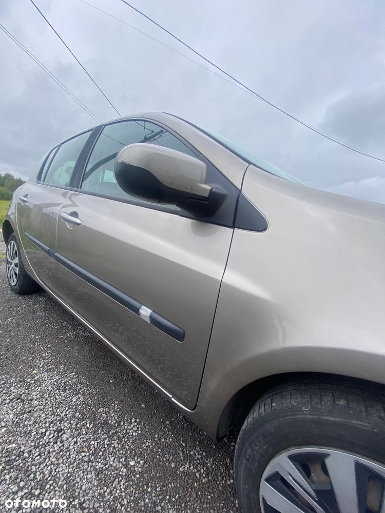 Renault Clio - 20