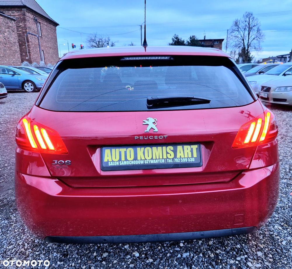 Peugeot 308 - 8