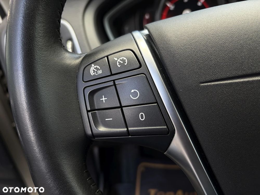 Volvo V40 D4 Geartronic Momentum - 23