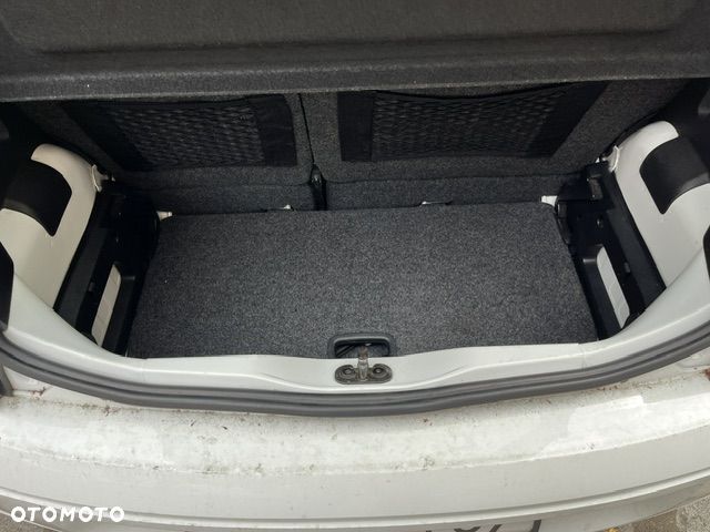 Volkswagen up! street - 16