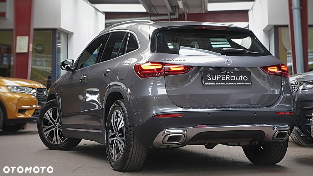 Mercedes-Benz GLA 200 - 9