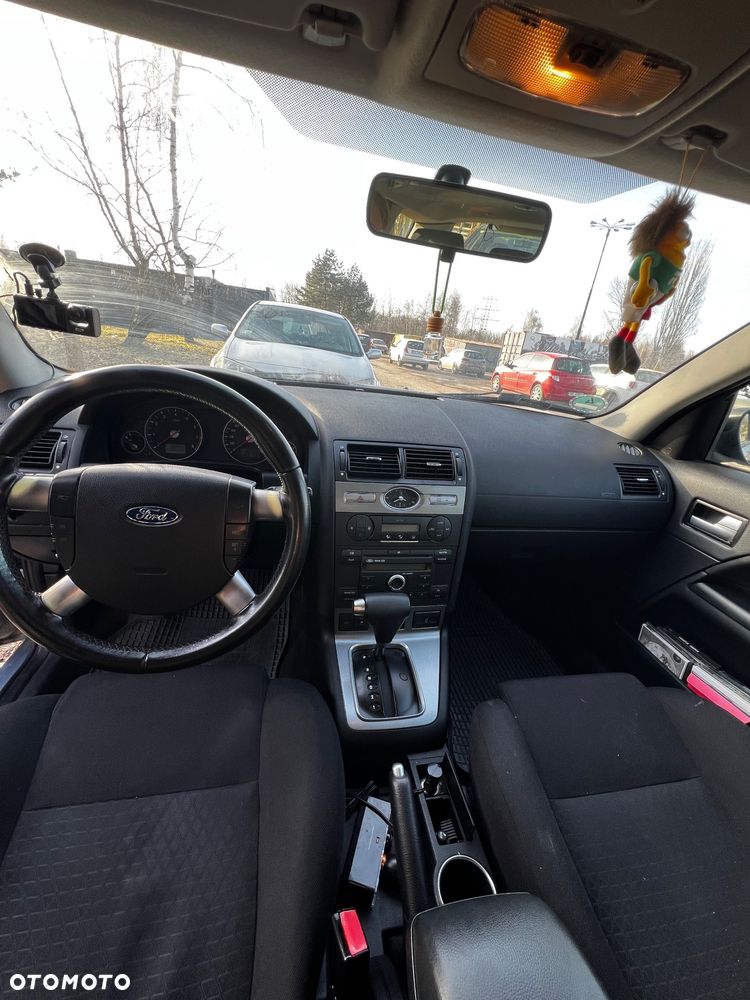 Ford Mondeo 2.0 Ghia - 7