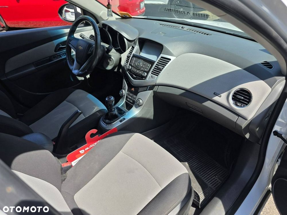 Chevrolet Cruze 1.8 LS - 21