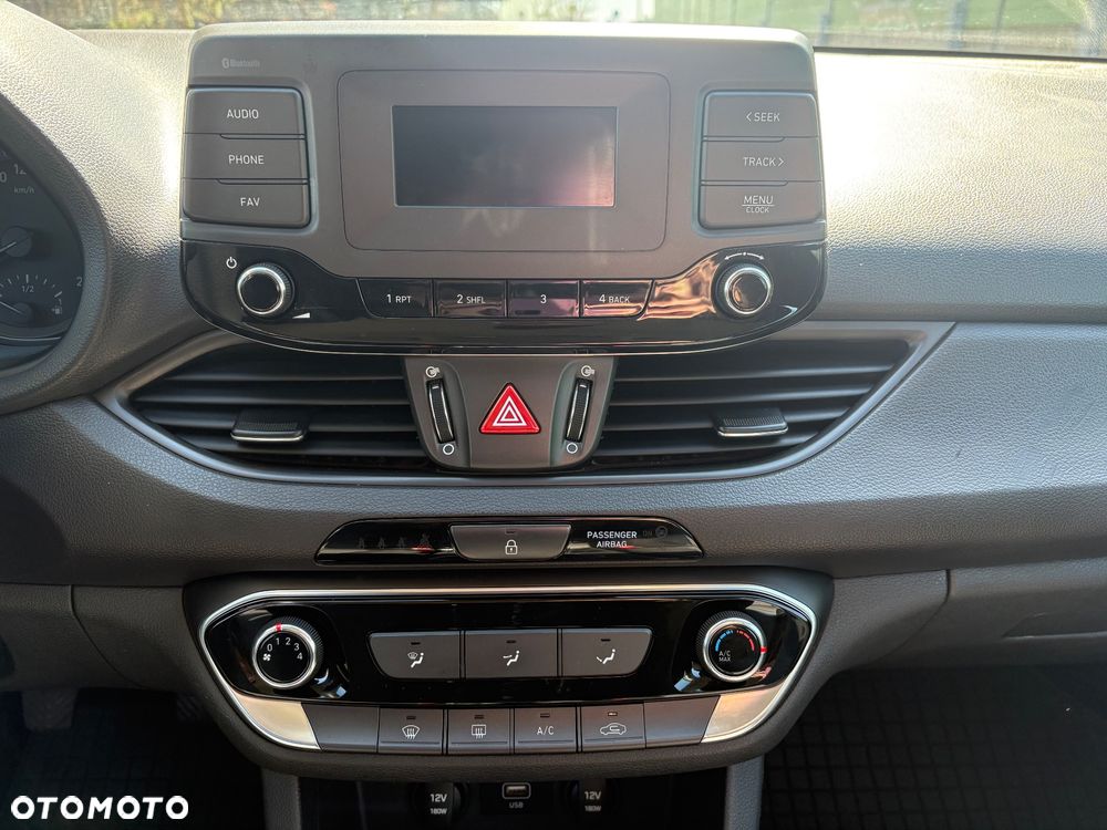 Hyundai i30 1.5 DPI Classic + - 17