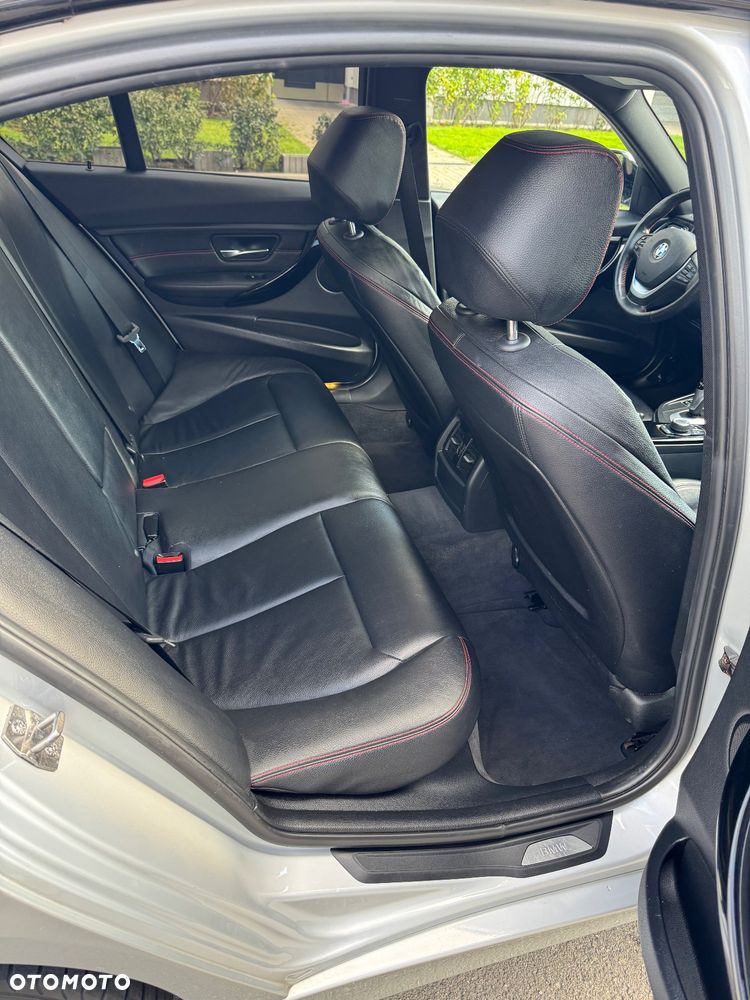 BMW Seria 3 328i Touring xDrive Sport Line - 14