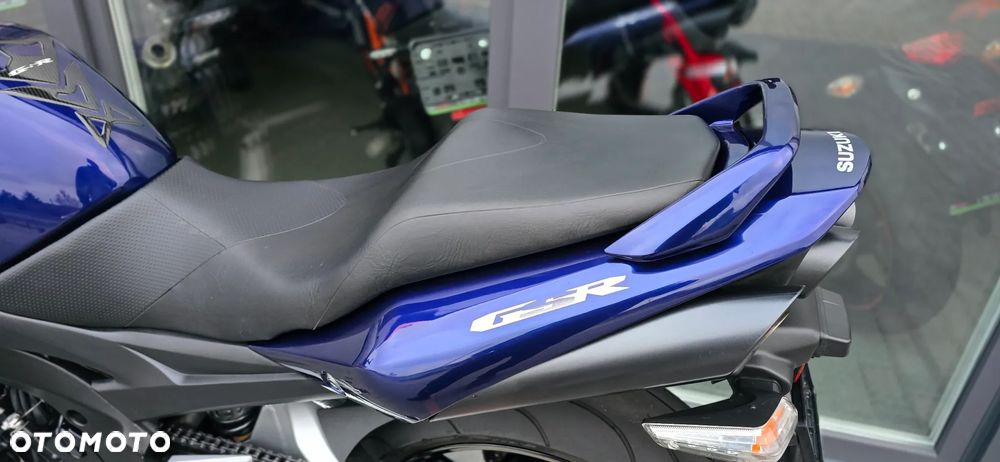 Suzuki GSR - 33