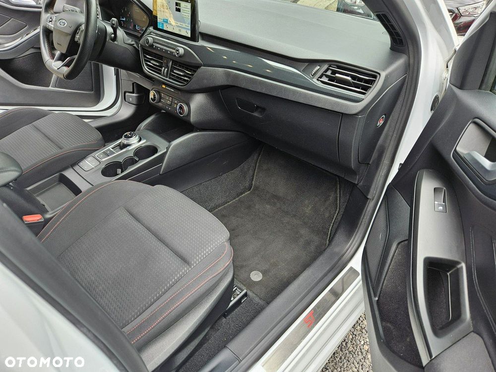 Ford Focus 1.5 EcoBlue Start-Stopp-System ST-LINE DESIGN - 18