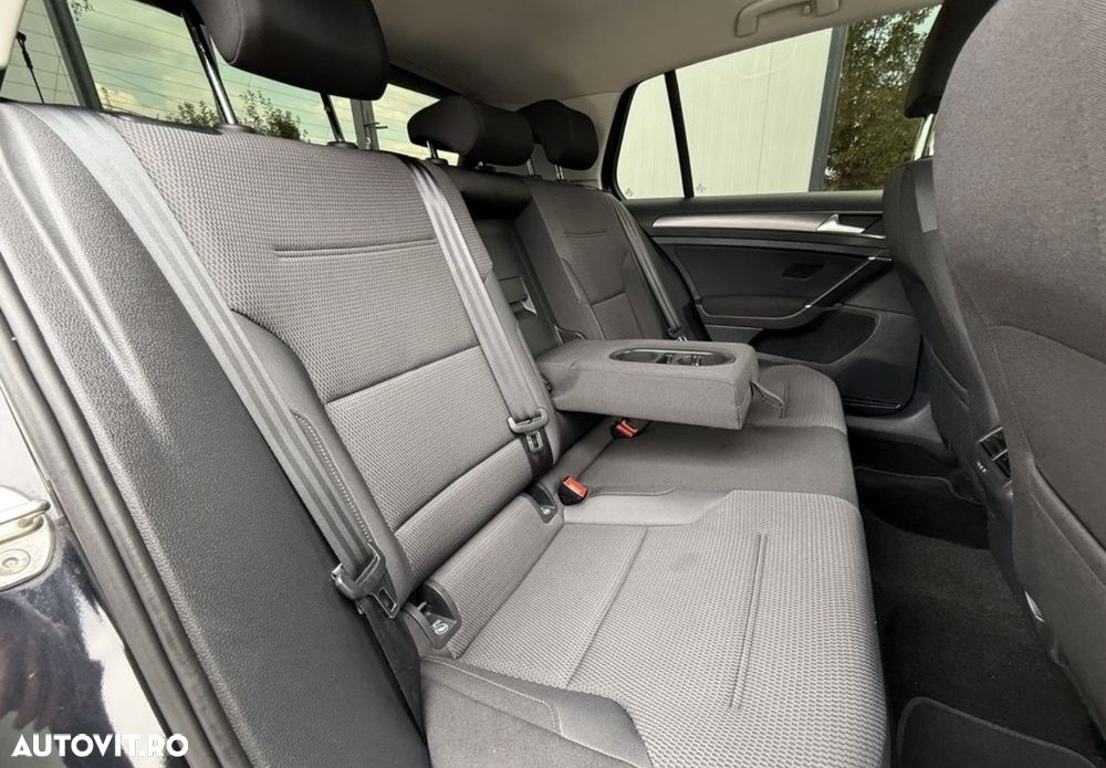 Volkswagen Golf - 22