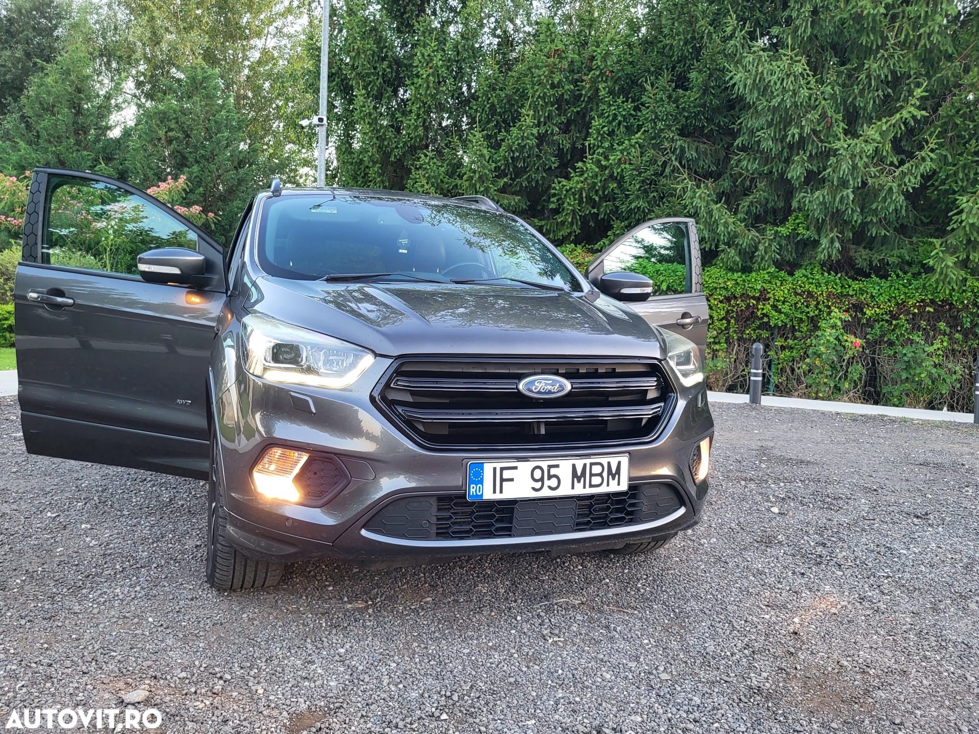 Ford Kuga - 1