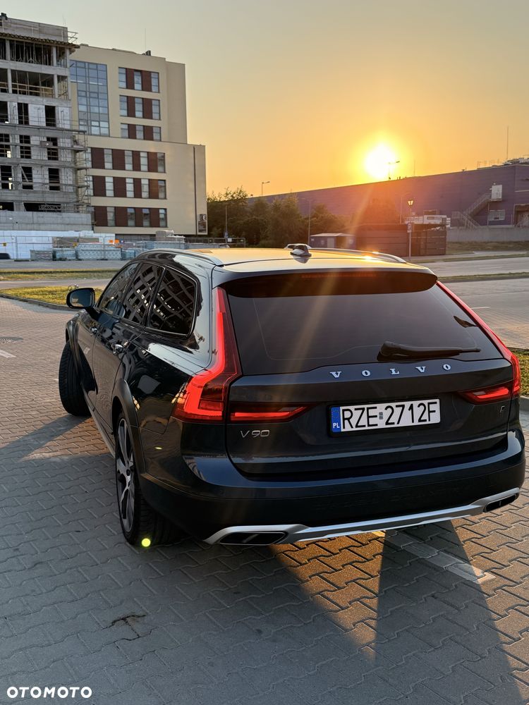Volvo V90 Cross Country - 3