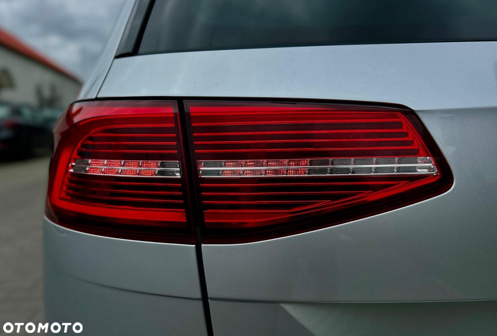 Volkswagen Passat Variant 1.8 TSI (BlueMotion Technology) DSG Highline - 16