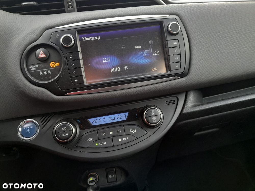 Toyota Yaris Hybrid 100 Business Edition - 11