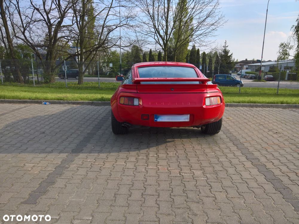 Porsche 928 - 13