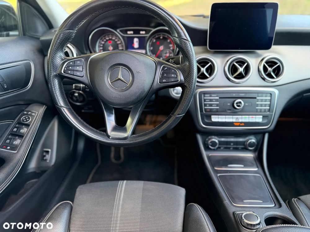 Mercedes-Benz GLA 220 d AMG Line - 11