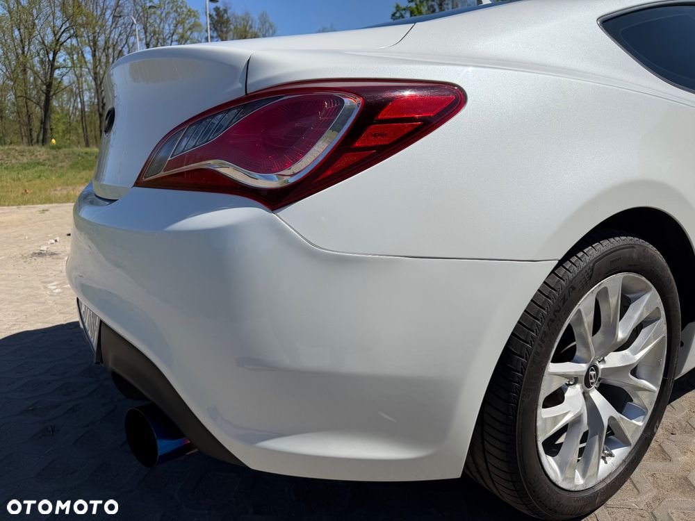 Hyundai Genesis Coupe - 10