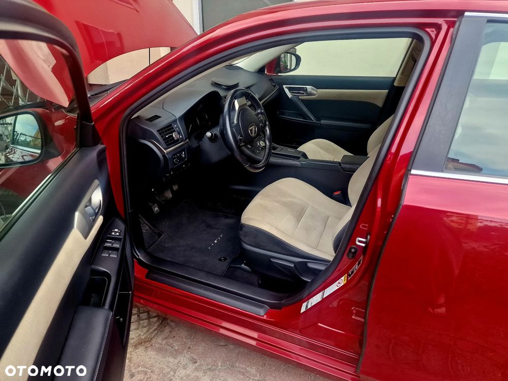 Lexus CT - 10
