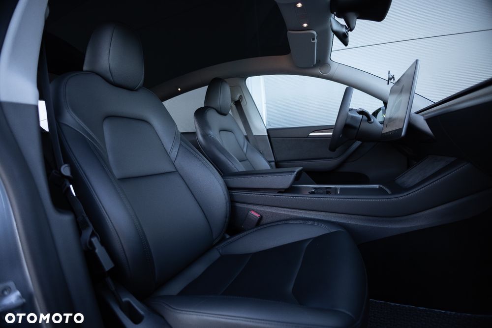 Tesla Y Long Range AWD - 15
