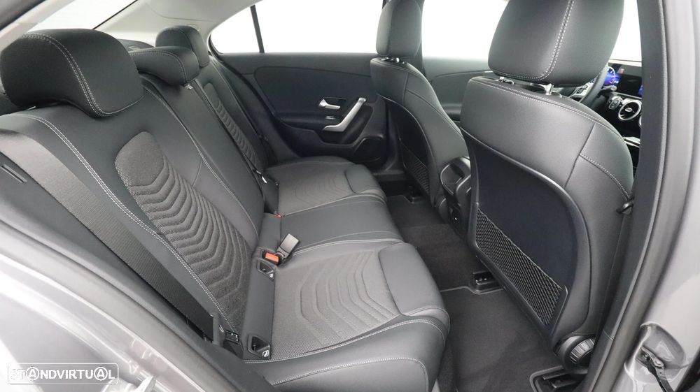 Mercedes-Benz A 180 Limousine d Progressive Aut. - 27