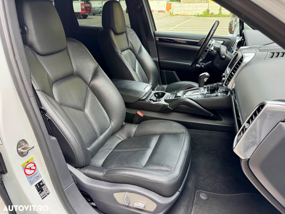 Porsche Cayenne Diesel Platinum Edition - 28