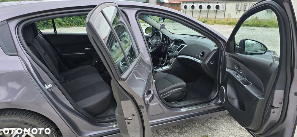 Chevrolet Cruze 1.8 LTZ - 23