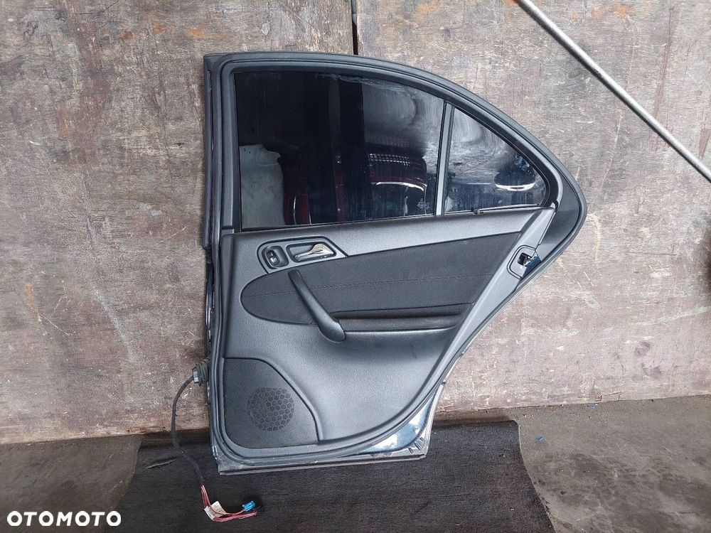 DRZWI KOMPLETNE PRAWY TYŁ MERCEDES-BENZ W203 C KLASA SEDAN C768 - 4