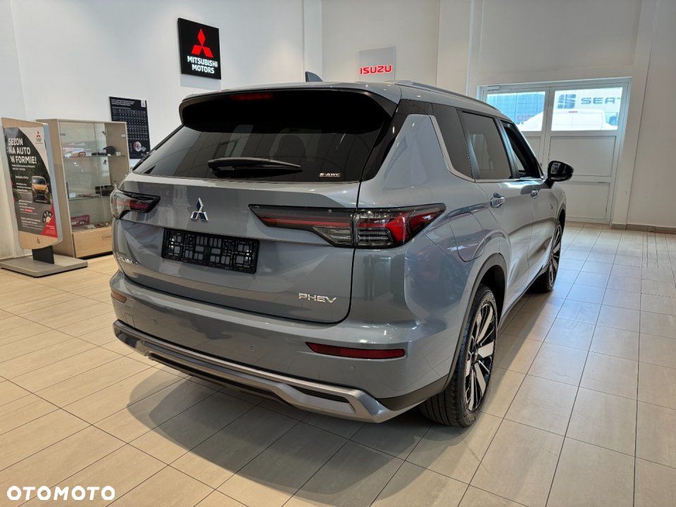 Mitsubishi Outlander - 3