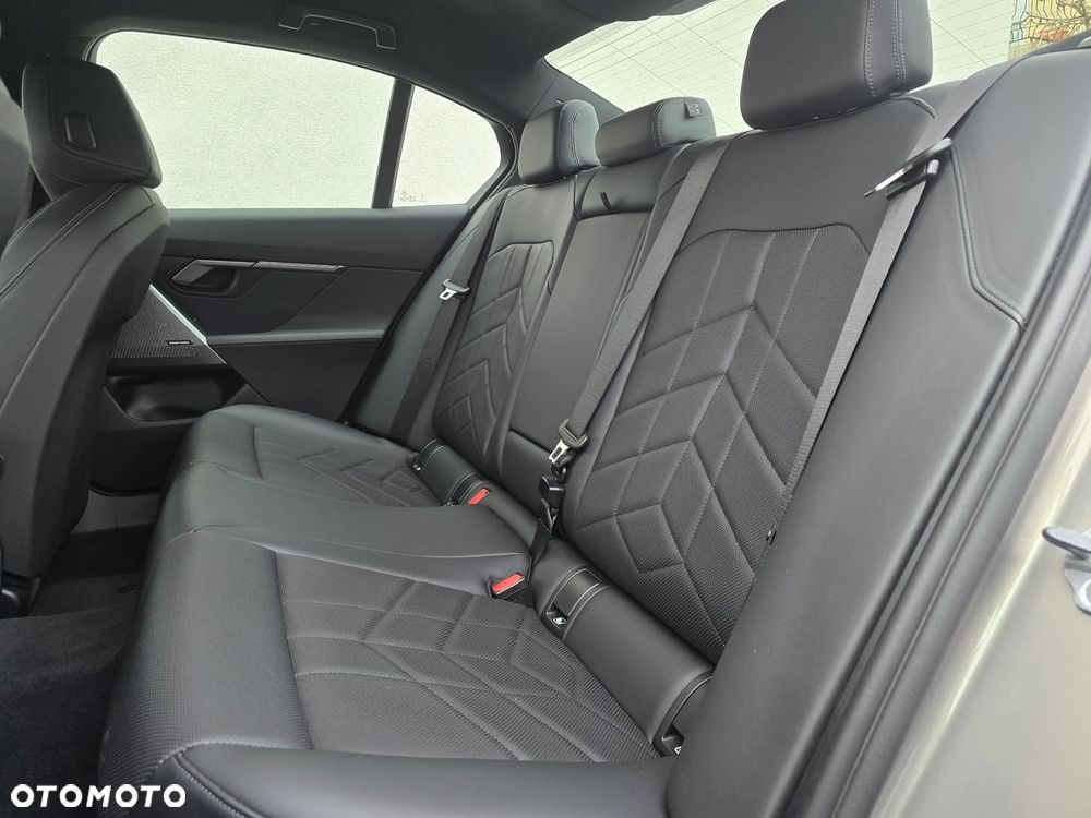 BMW Seria 5 520d xDrive - 6