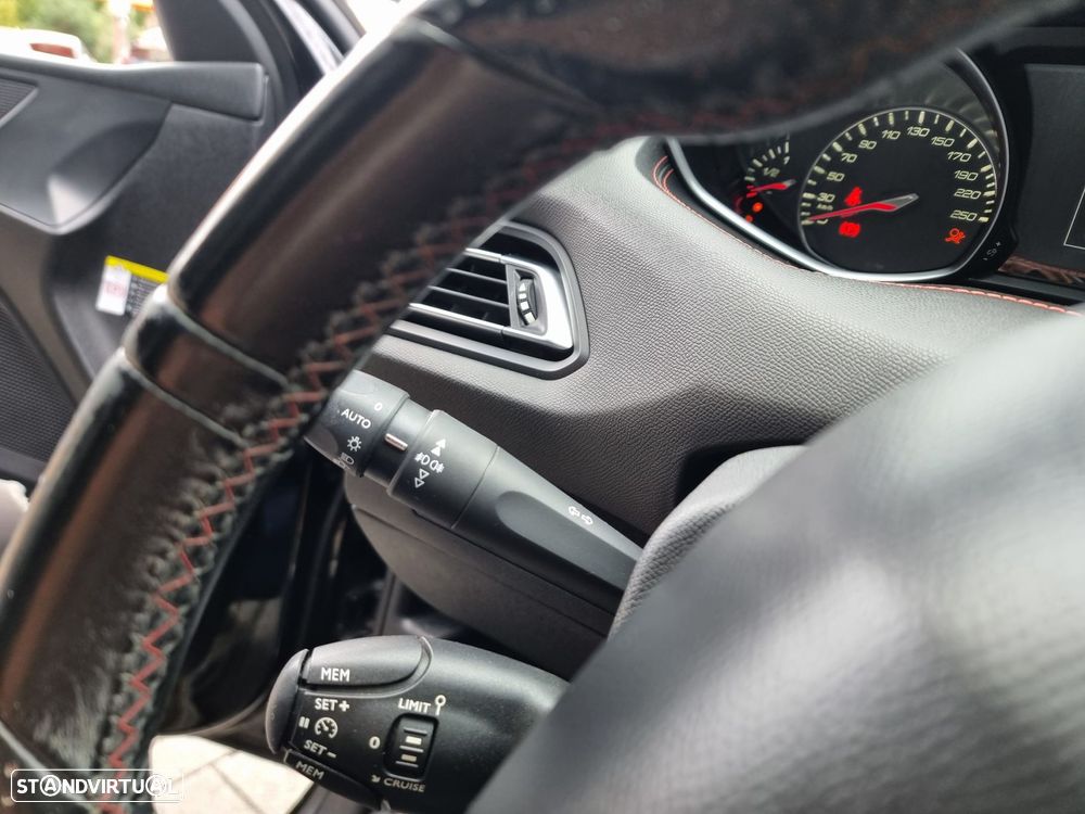 Peugeot 308 1.2 PureTech GT Line - 18