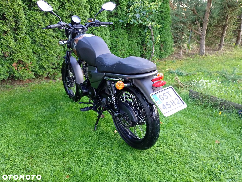 Barton Cafe Racer - 9