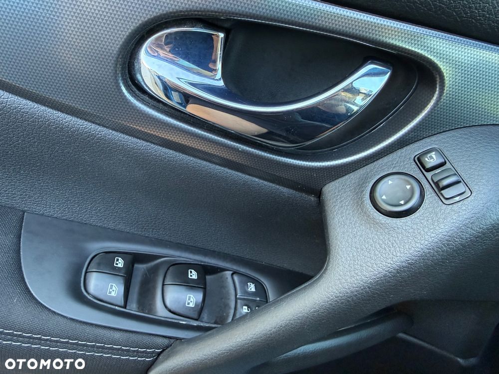 Nissan Qashqai 1.2 DIG-T N-Connecta Xtronic EU6 - 18