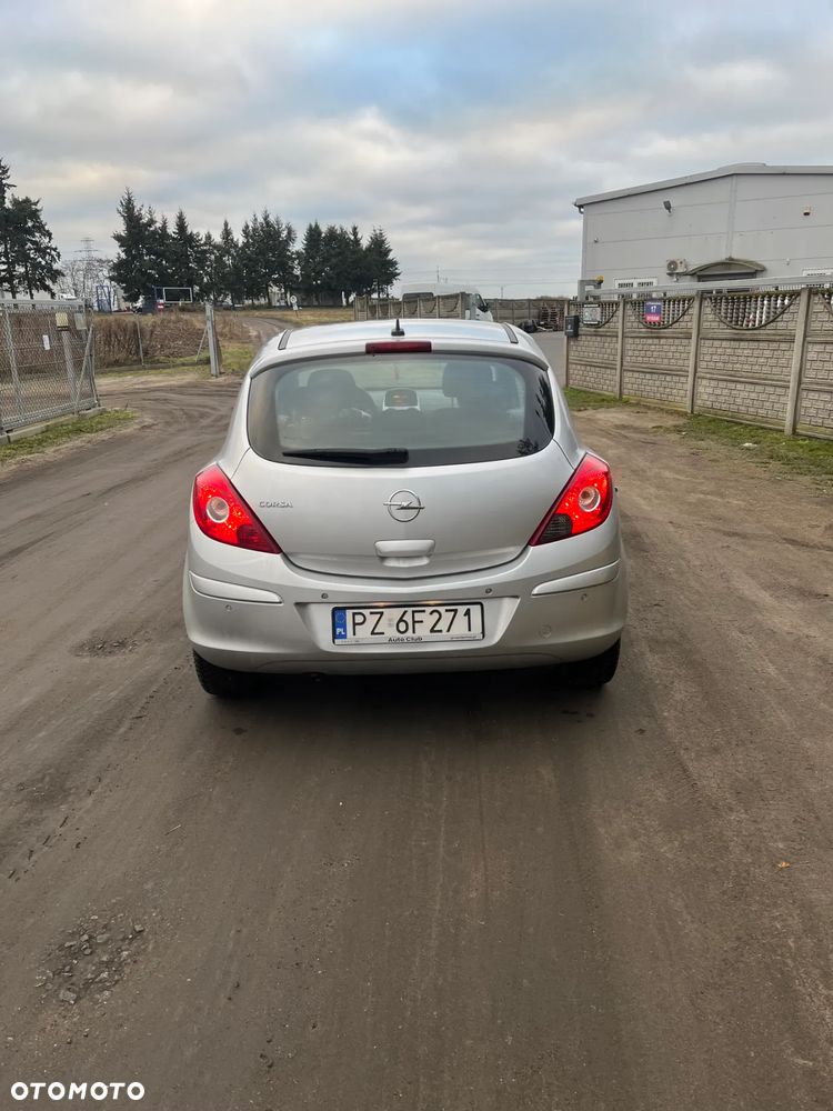 Opel Corsa 1.2 16V Essentia - 4