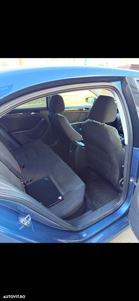 Volkswagen Jetta - 7