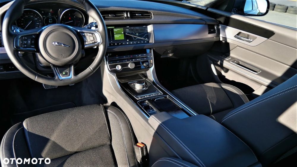 Jaguar XF 20d R-Sport - 14