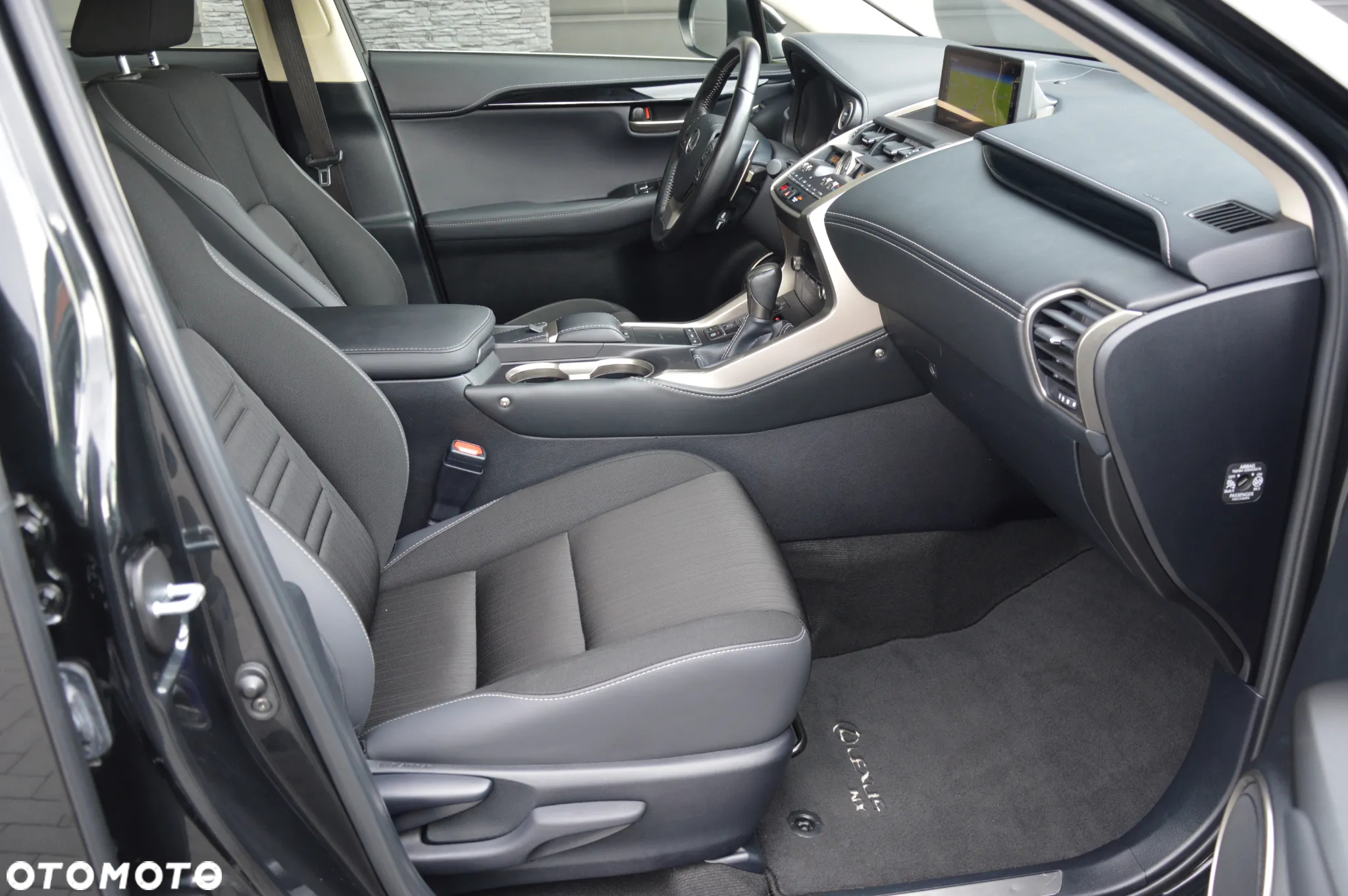 Lexus NX 300h - 18